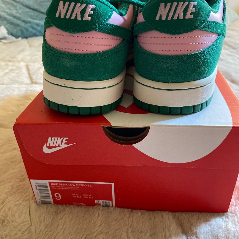 New Nike, Pink/Malachite- sail dunks (hot pink & green). Never worn, size 9